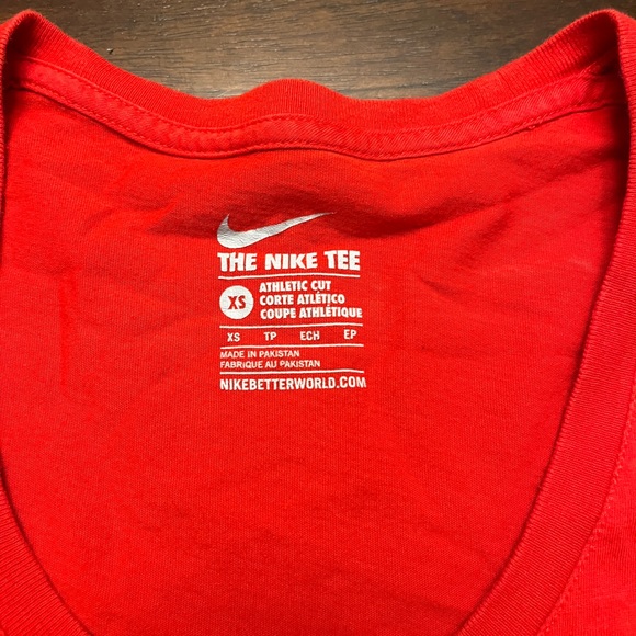 Nike shirt - Picture 2 of 2